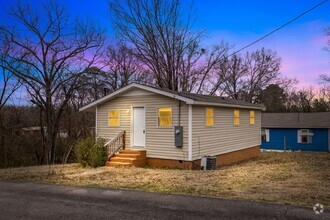 Building Photo - Newly Renovated 2 Bedroom 1 Bath Home Avai...