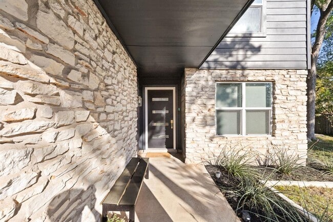 Building Photo - 7909 Manassas Dr