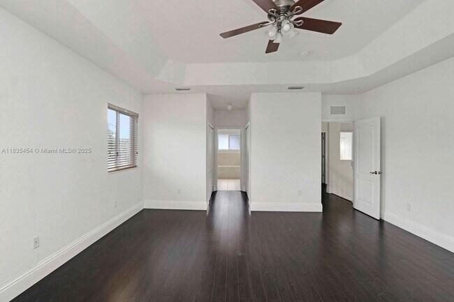 Building Photo - 1909 SE 22nd Ct