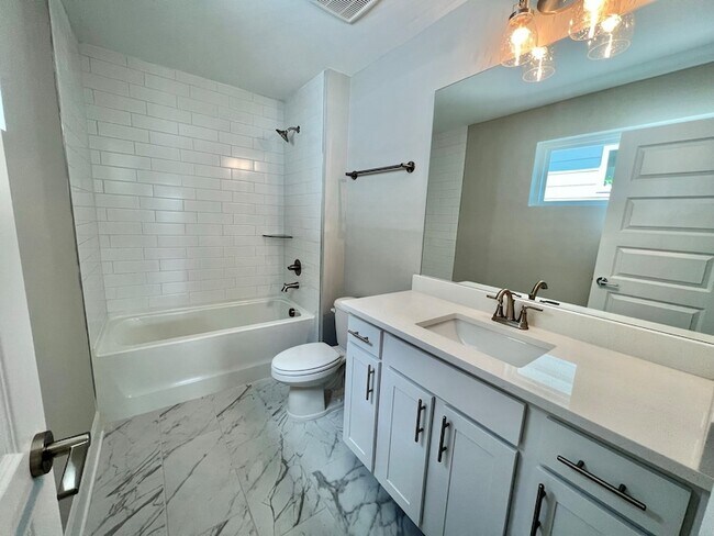 Building Photo - 953B Cahal Ave