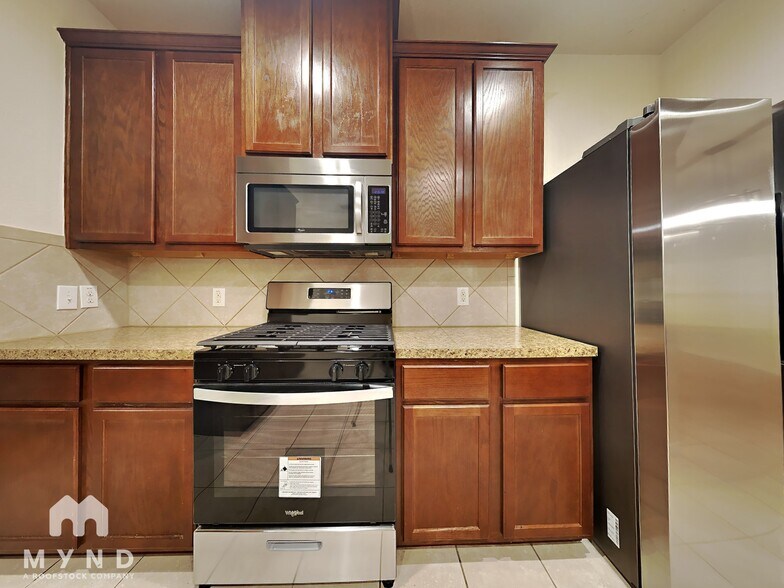 Building Photo - 2711 Lexington Park Dr