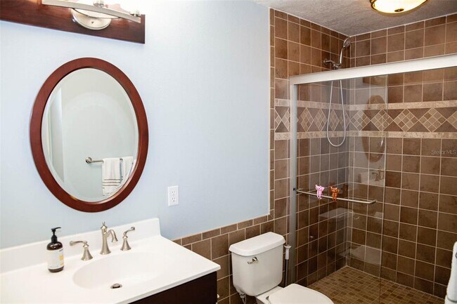 Building Photo - 411 Sycamore St