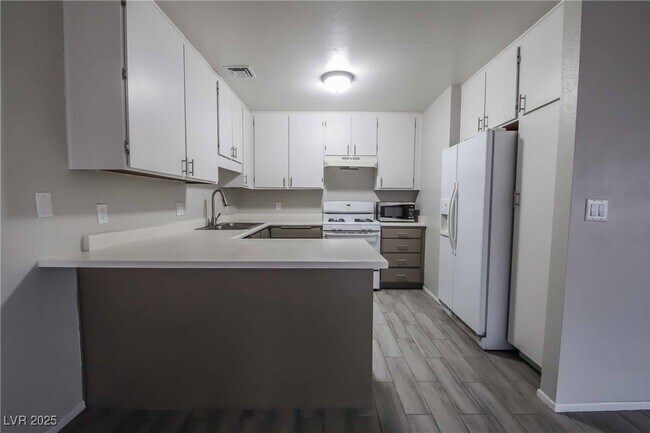 Building Photo - 7019 Grassy Knoll St