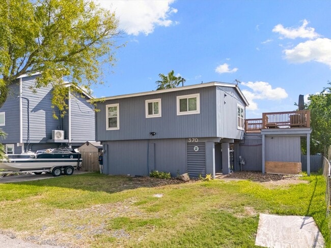 Building Photo - 370 Ling St