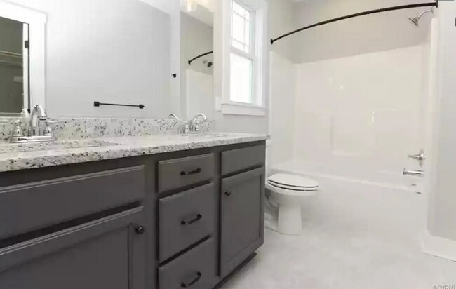 Master Bathroom - 7315 Thweatt Dr