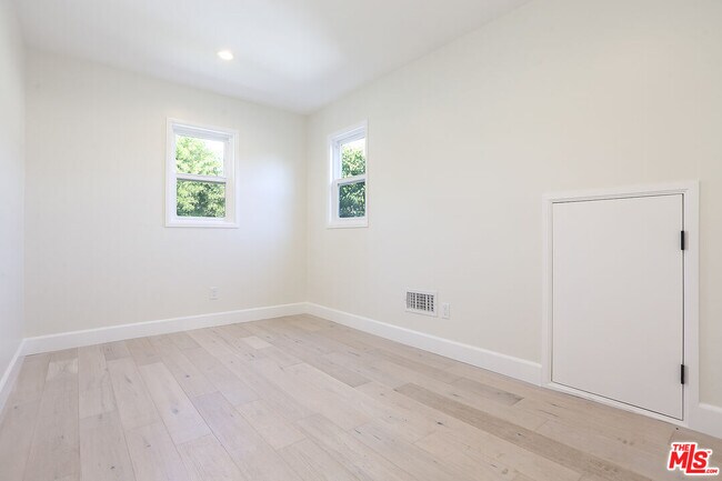 Building Photo - 12524 Woodbine St