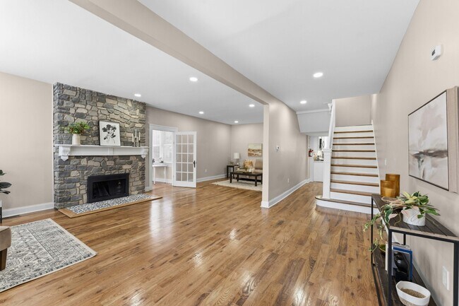 Building Photo - 94-96-96 Montrose St