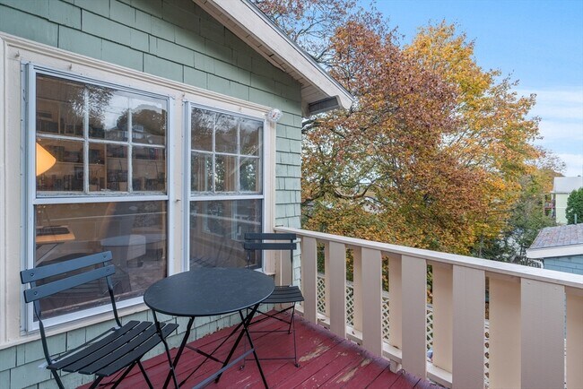 Building Photo - 14 Hood St