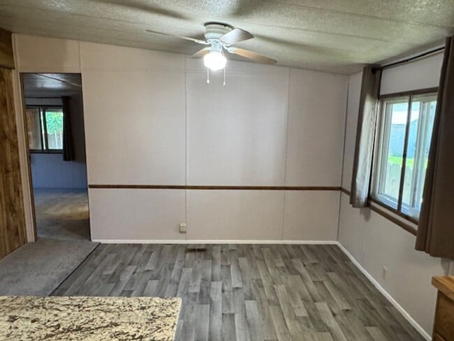Building Photo - RARE FIND AVAILABLE NOW HOME IN ROGUE RIVER