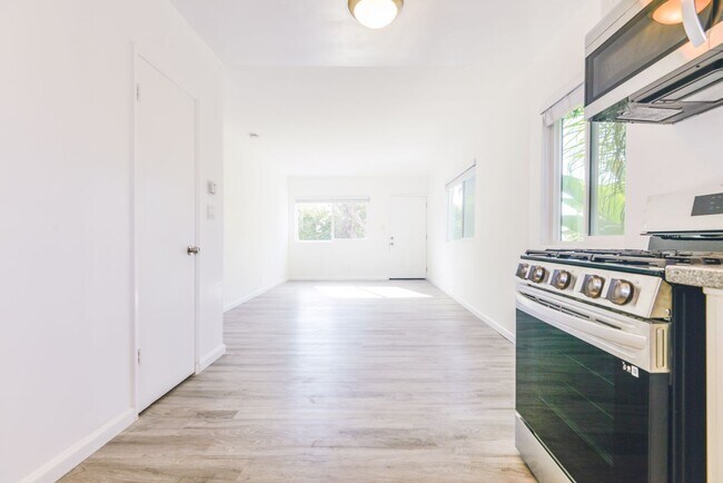 Building Photo - Ocean Avenue Duplex