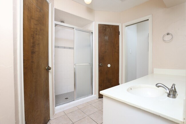 Building Photo - 1226 Ferndale Dr