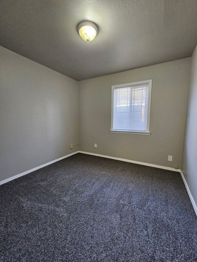 Building Photo - (3) Bed/(1) Bath in Core Norman Avail NOW! Pet Negotiable!