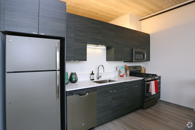 1BR, 1BA - 669SF - Kitchen - The Western