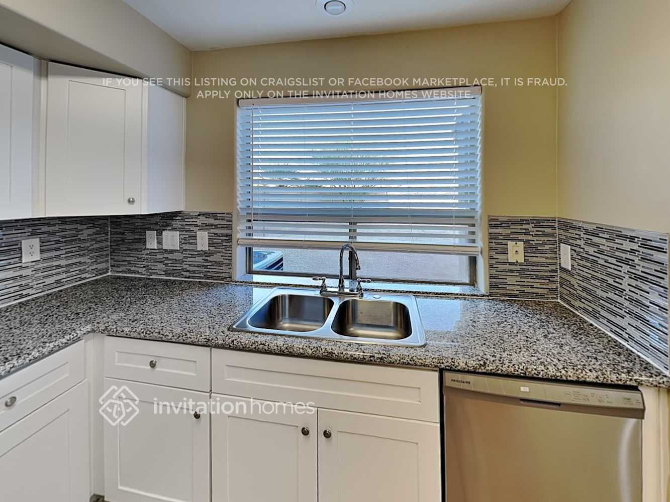 Building Photo - 28405 N Quartz St