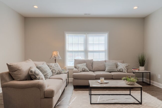 Building Photo - 91 E Main St