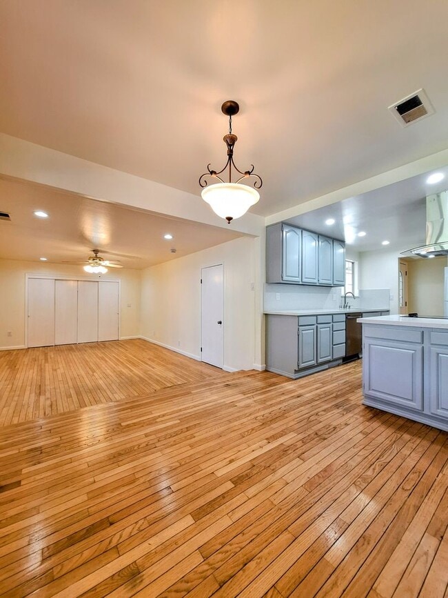 Building Photo - Beautifully Remodeled 3bd Single Story House With Bonus Room & Storage Space!