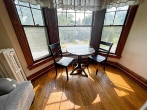 Building Photo - 207 Kelvin Pl