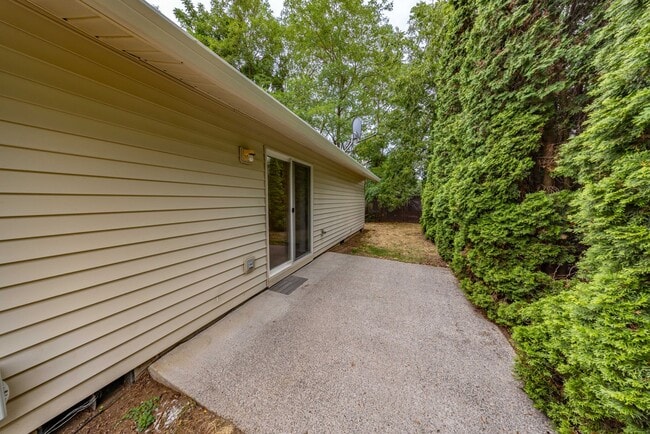 Building Photo - One Level Ranch Home - Three Bedrooms - Updated in 2024