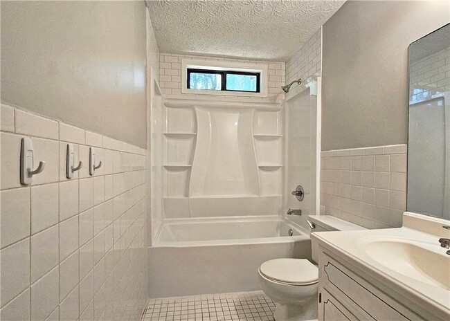 Building Photo - 5530 Deerfield Pl