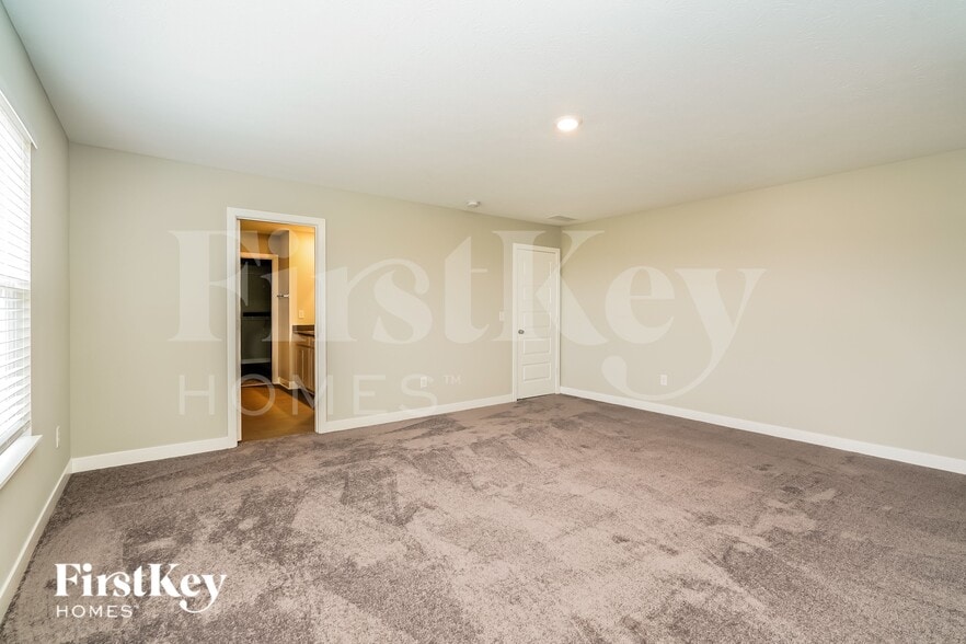 Building Photo - 2332 S Carlota Dr