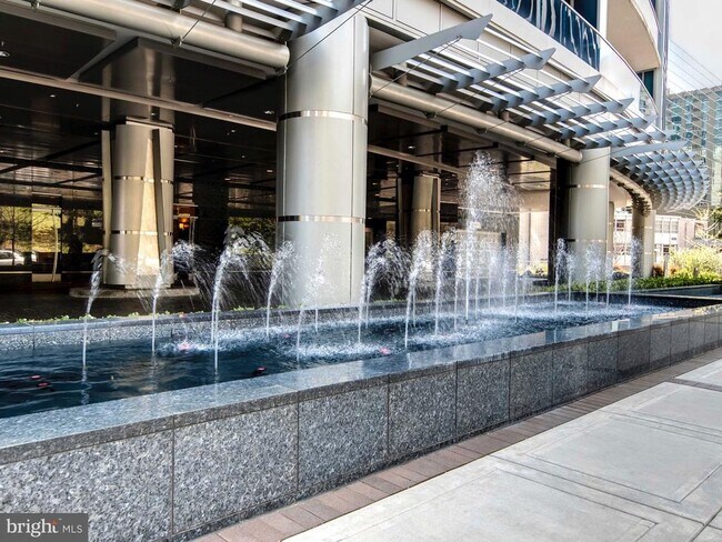 Building Photo - 1881 N Nash St