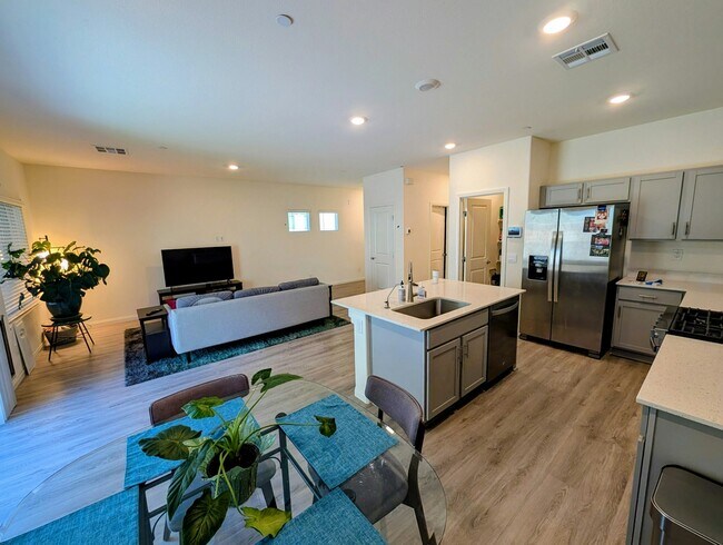 Building Photo - 9926 S Ullom Dr