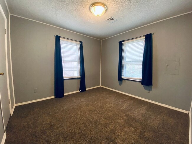 Building Photo - Cute Home for rent in OKC