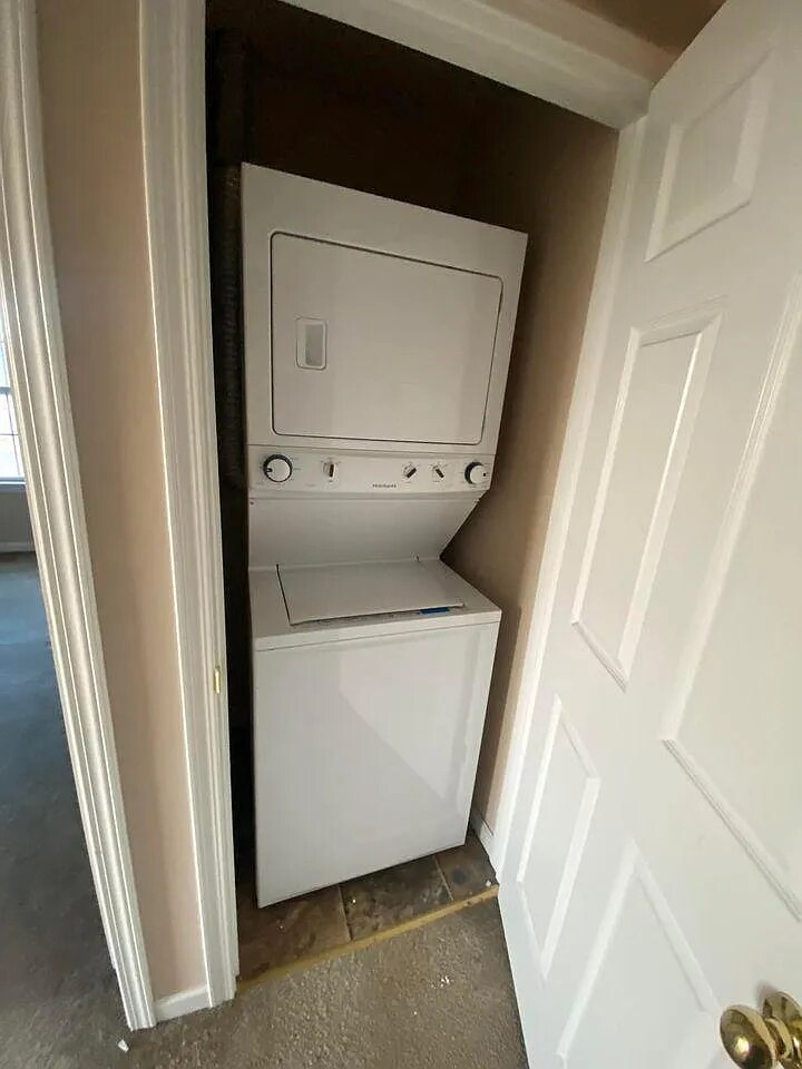 Building Photo - 8121 N Main St