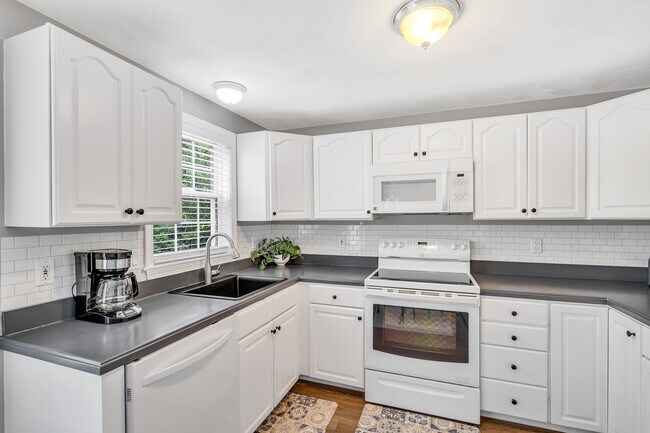 Building Photo - 74 Juniper Ln