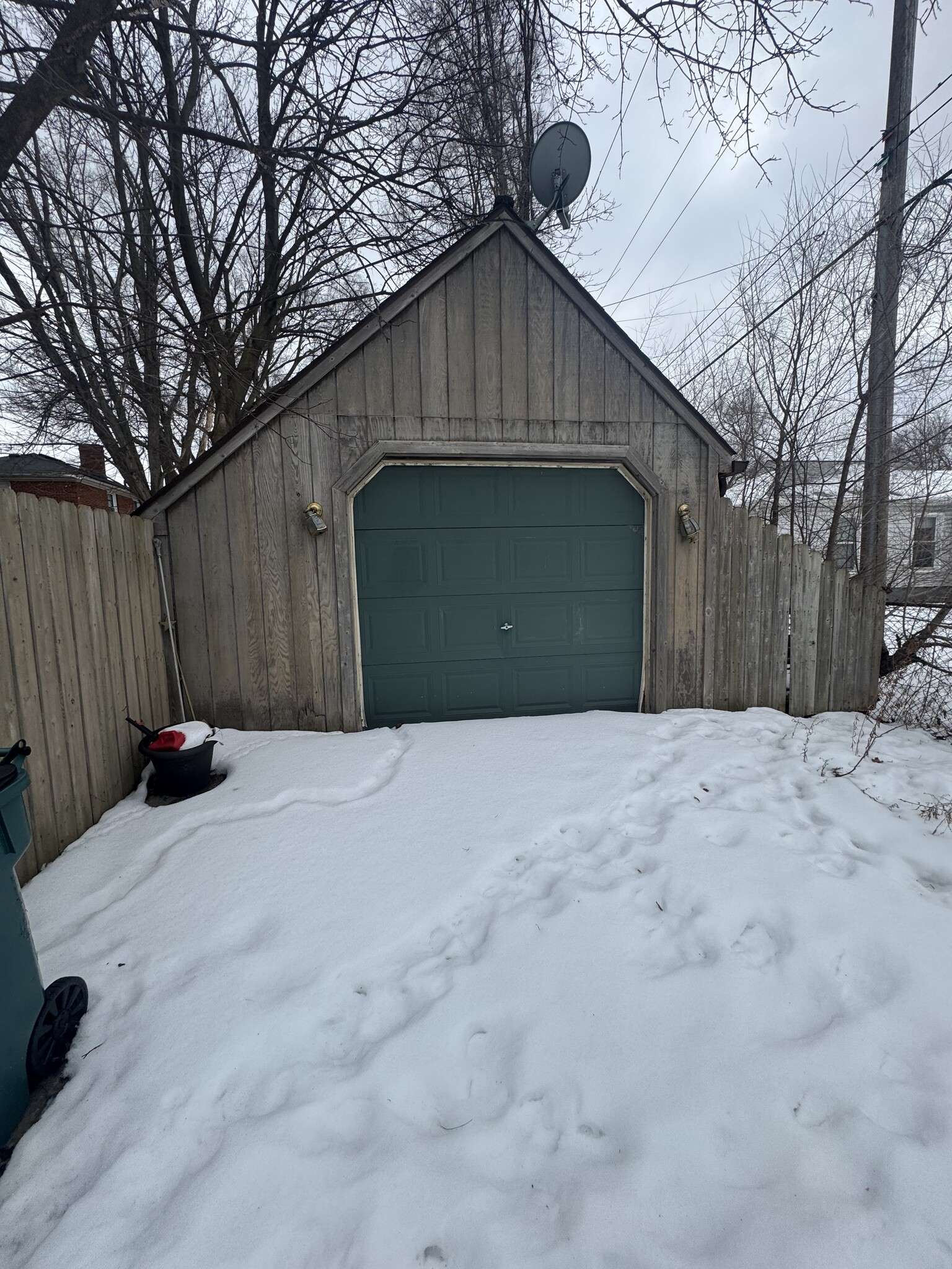 Building Photo - 25265 Coolidge Hwy