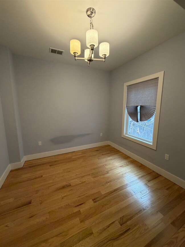 Building Photo - 298 6th St