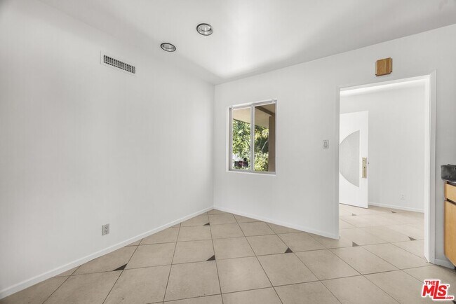 Building Photo - 3133 Barbydell Dr