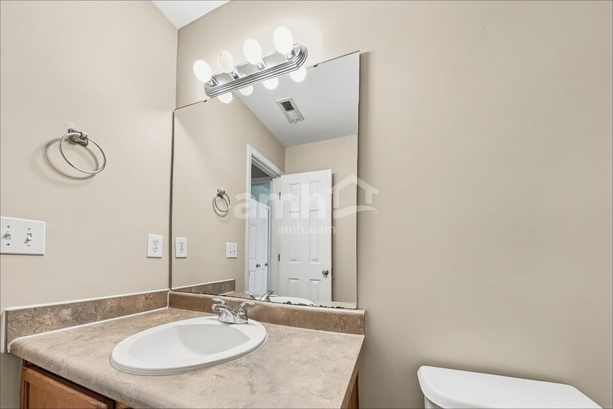 Building Photo - 137 Tuscarora Ln