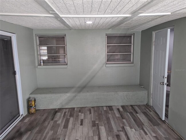 Building Photo - 206 N Gunlock Ave