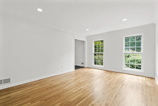 Building Photo - 2340 Castleridge Ct