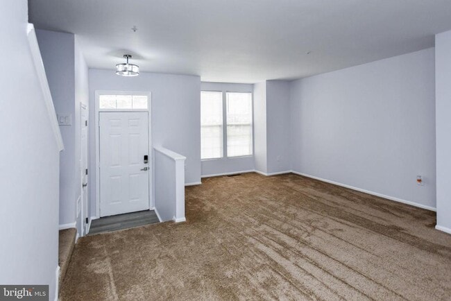 Building Photo - 915 Westlake Dr