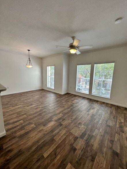 Building Photo - 729 Celebration Ave