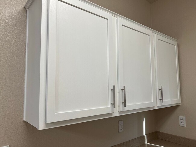 Building Photo - Henderson - 2 bedroom condo