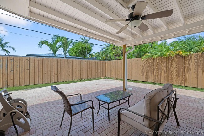 Building Photo - 3211 Seaward Dr