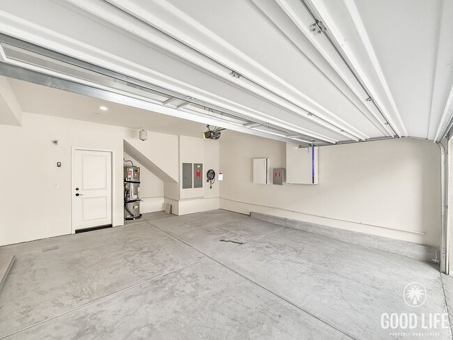 Building Photo - Stunning 3B/2.5BA Townhome in San Marcos A...