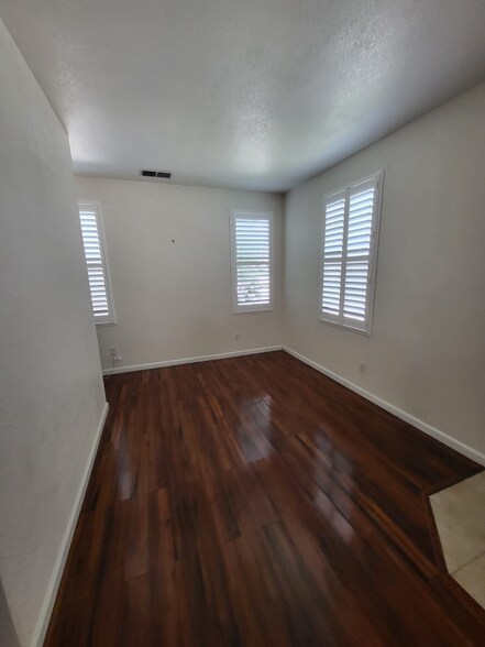 Building Photo - 949 Mason Ct