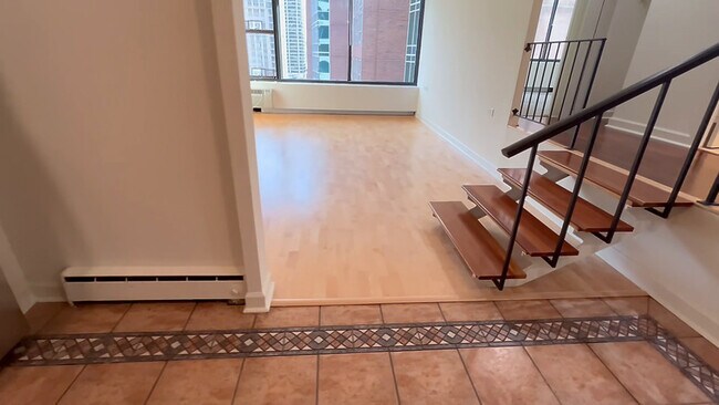 Building Photo - 833 N Dearborn St