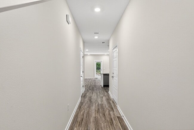 Building Photo - 51 S Main Deck Dr