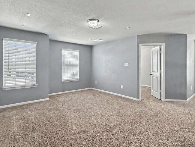 Building Photo - Spacious 4-Bedroom w/ Loft - Far West San Antonio