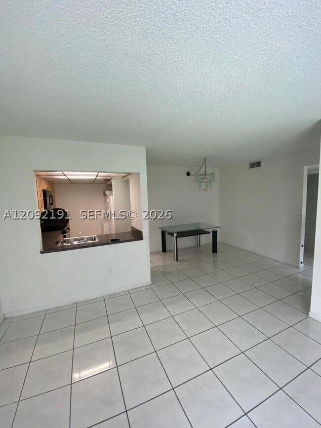 Building Photo - 2715 W 66th St
