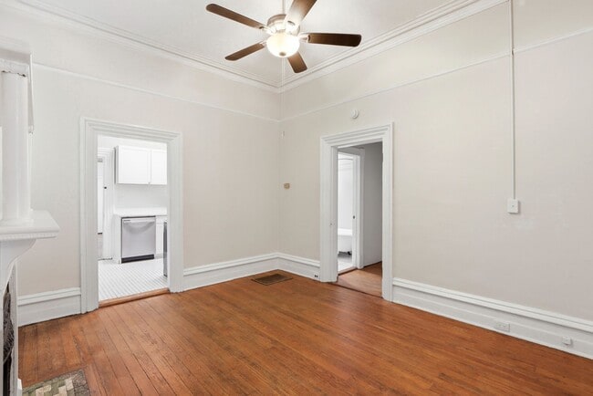Building Photo - Large Three Bedroom in Historic District