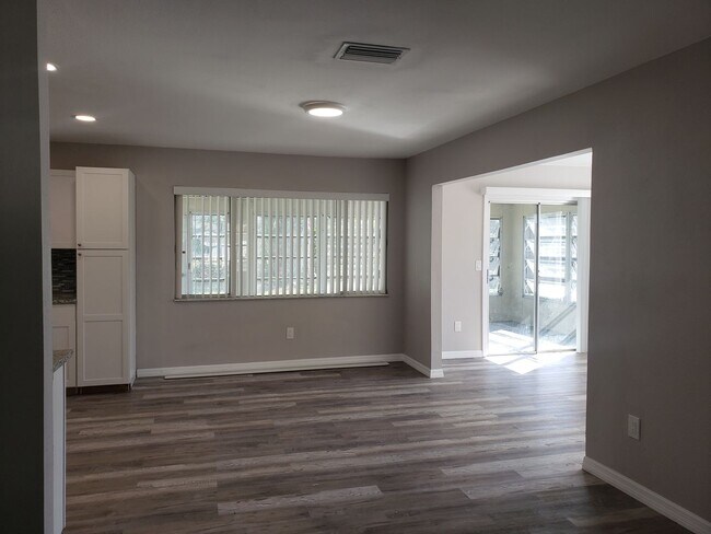 Building Photo - Annual Rental: Fully Remodeled! Charming Single-family Home with Single car garage