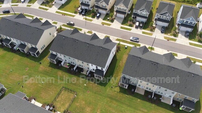 Building Photo - 5811 Woodlawn Dr