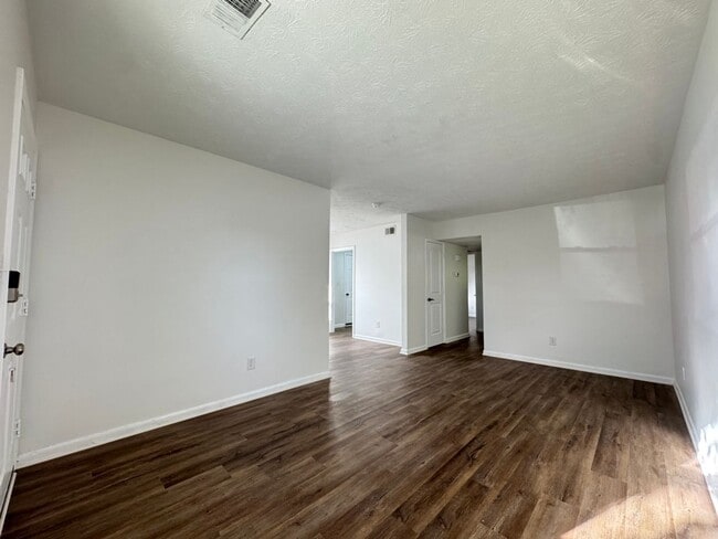 Building Photo - 2079 Laverne Ct