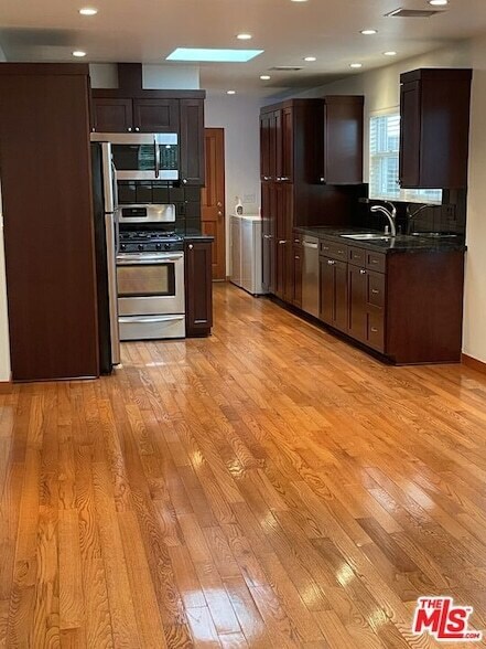 Building Photo - 926 California Ave